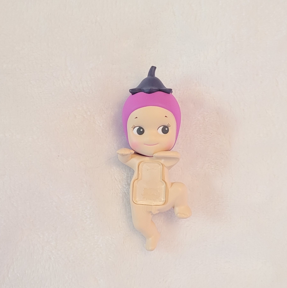 NWT Sonny Angel Harvest Hipper - Eggplant